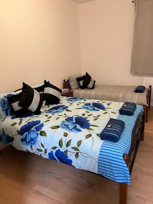 004- Brand New 1 Bedroom Apartment F1 إيلينغ المظهر الخارجي الصورة