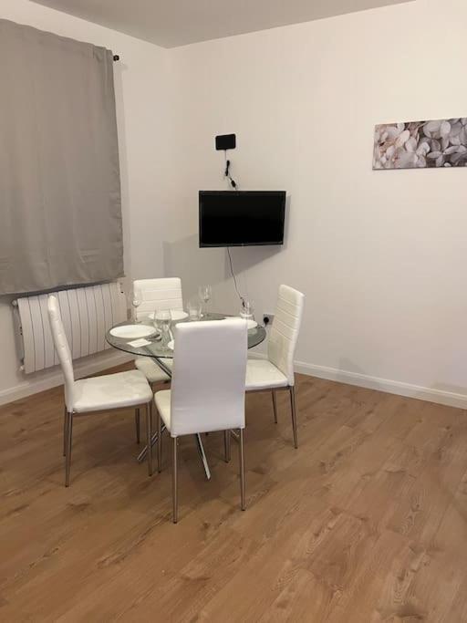 004- Brand New 1 Bedroom Apartment F1 إيلينغ المظهر الخارجي الصورة