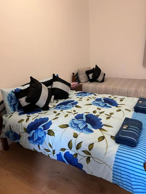 004- Brand New 1 Bedroom Apartment F1 إيلينغ المظهر الخارجي الصورة